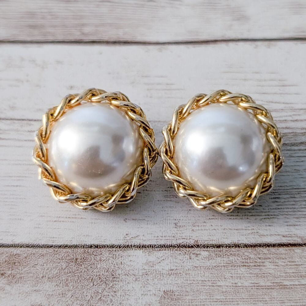 Vintage LA Contessa by Mary Demarco Clip On Earrings